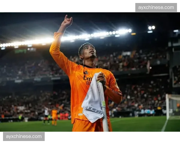 皇马2-0塞维利亚重返榜首，贝林厄姆一传一射